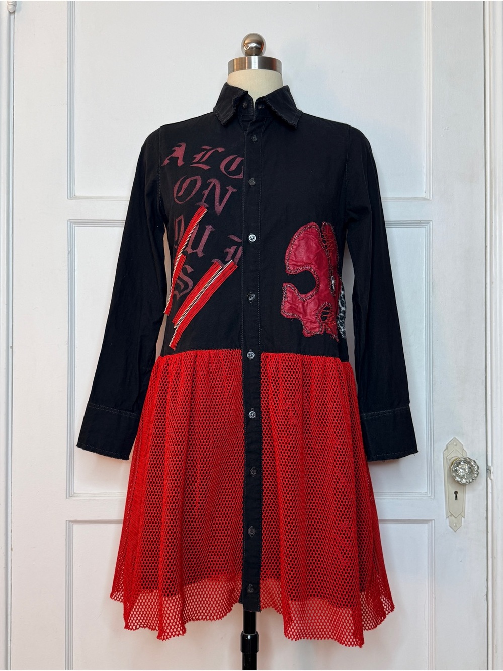 Algonquins black and red skull dress